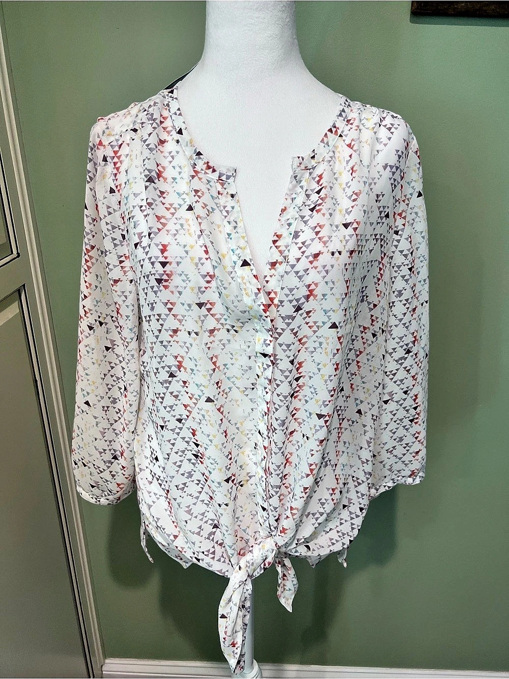 NWT Geometric Tie-Hem Blouse in White & Multicolor Like New